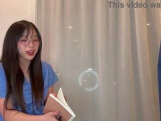 Šliaužiantis intern convinces jaunas medicininis medikas korėjietiškas mergaitė į šūdas į gauti ahead